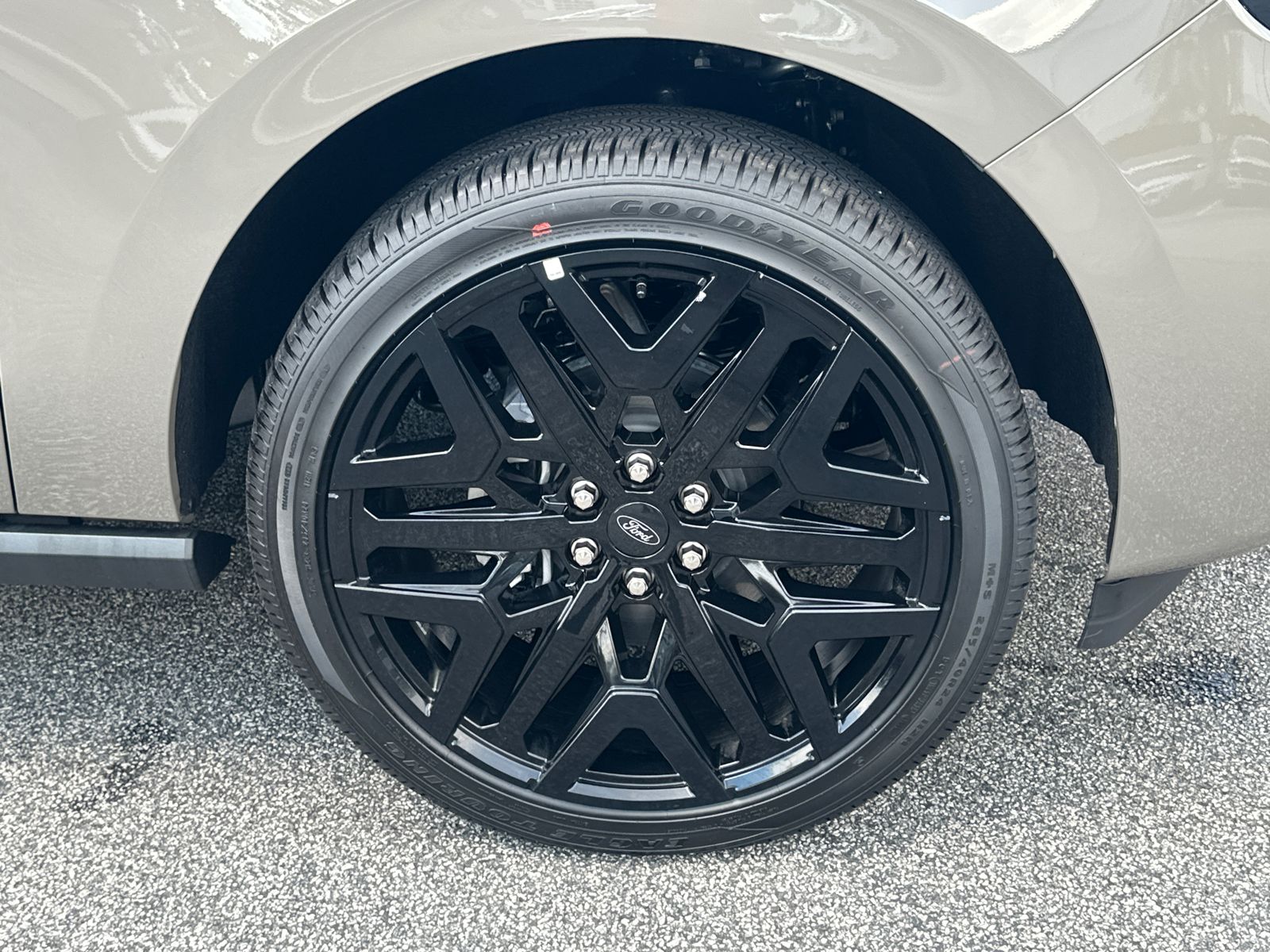 New 2026 Marsh Gray Ford MAX Platinum® image 13