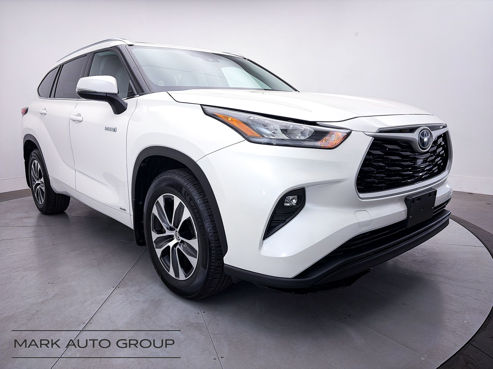  2020 Toyota Highlander Hybrid XLE AWD   