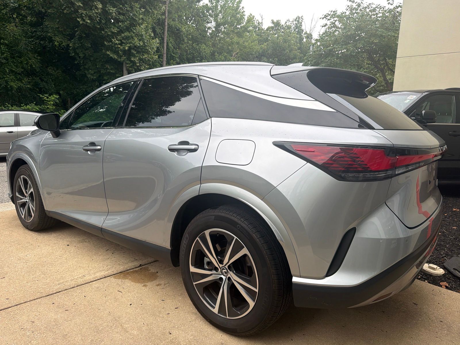 View vehicle photo 3