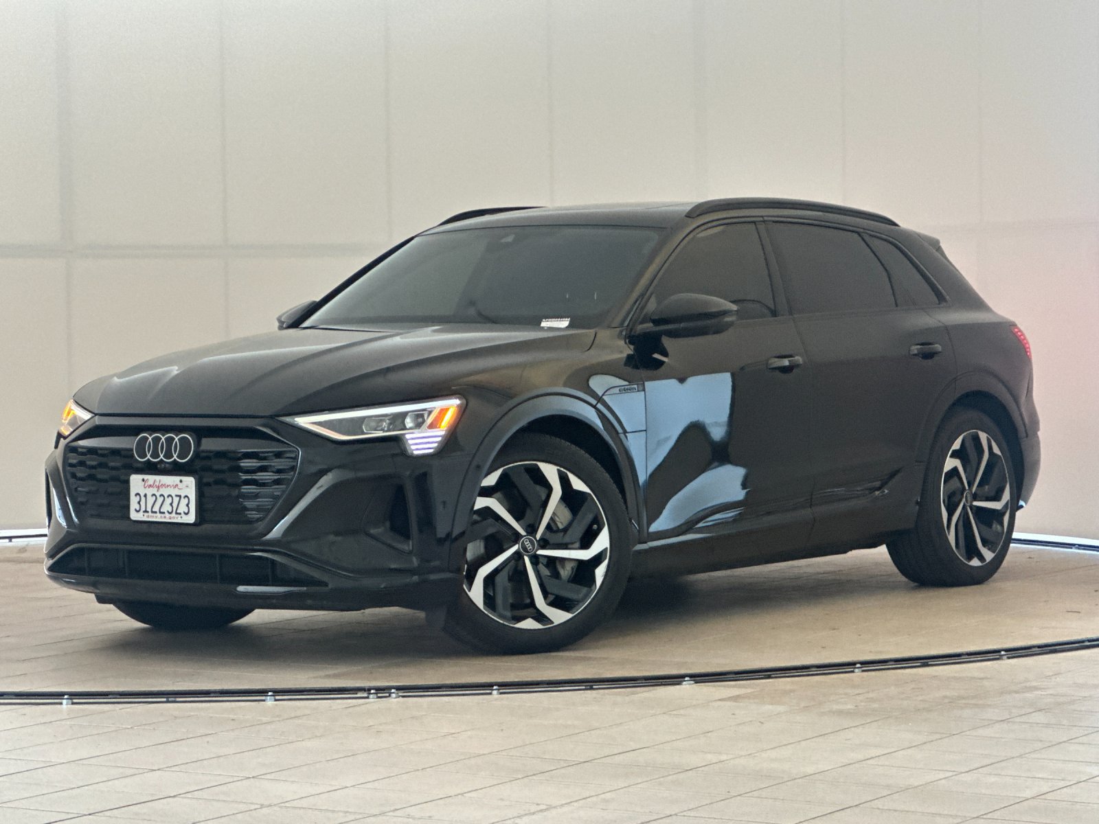 2024 Audi Q8 e-tron Premium Plus — foto completa 2 de 27