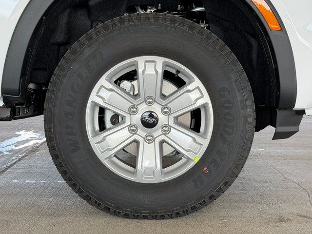 New 2026 Oxford White Ford XL image 8