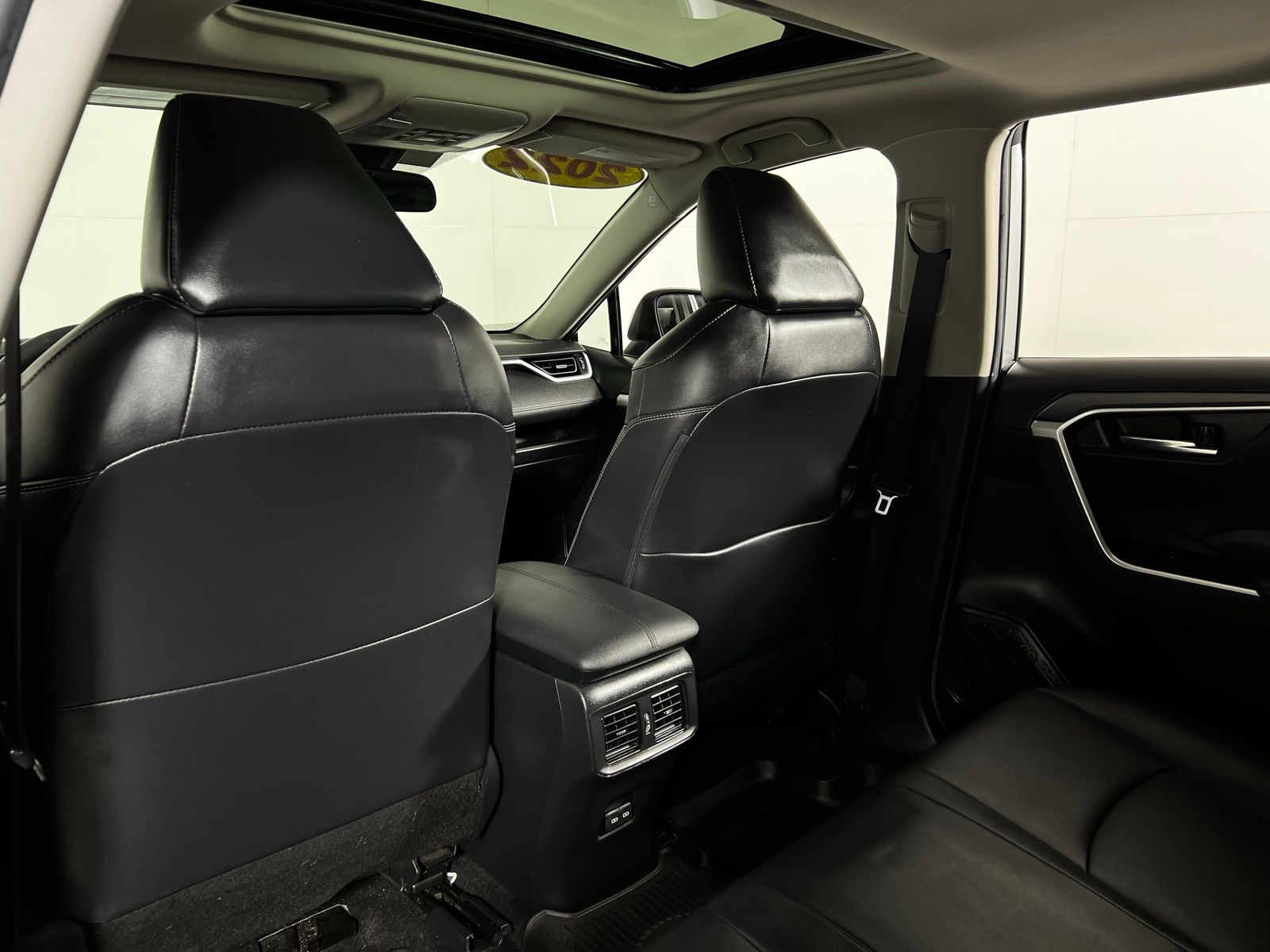 Thumbnail: 2022 Toyota RAV4 - 21