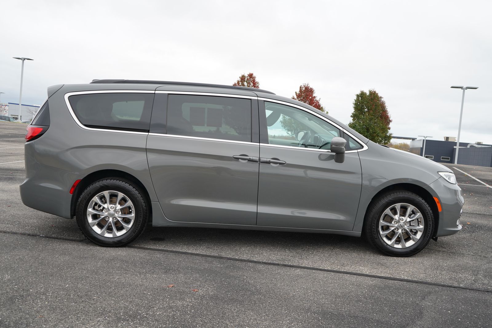 2022 Chrysler Pacifica Touring L 3