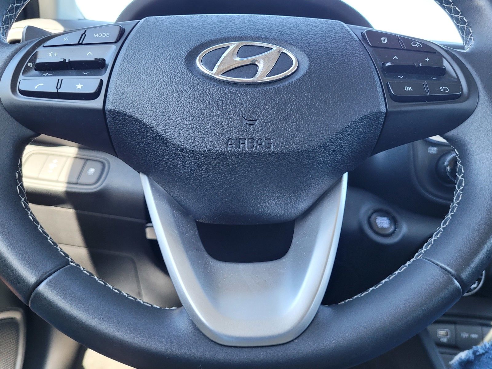 2025 Hyundai Venue SEL - Photo 32
