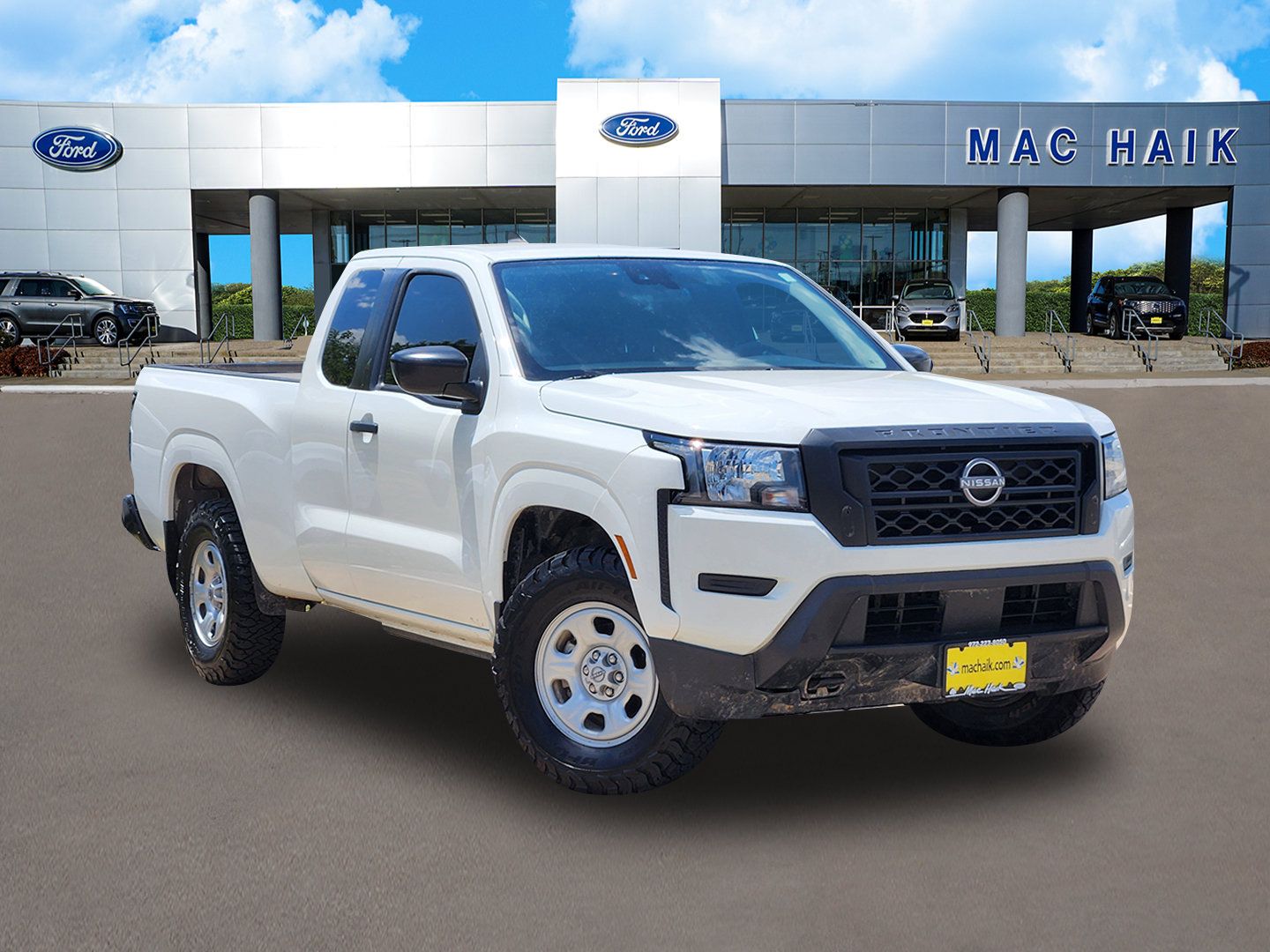 Glacier White 2024 Nissan Frontier Pickup Truck Four-Wheel Drive 9-Speed Automatic Overdrive