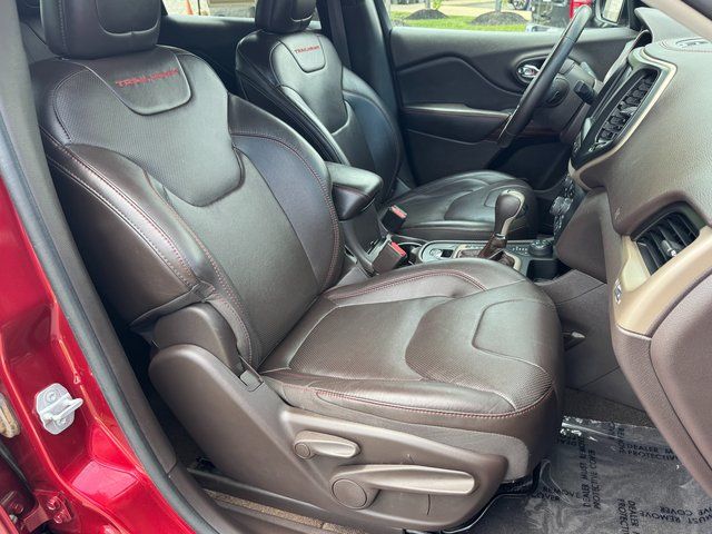 Used 2016 Red Jeep Trailhawk image 31
