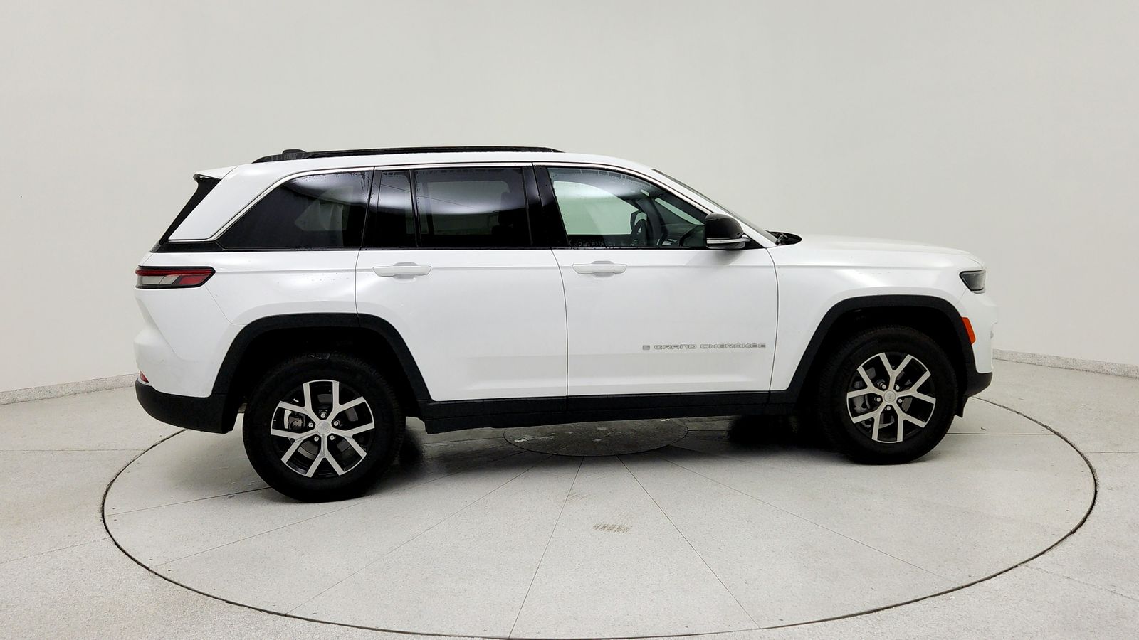 Used 2025 White Jeep Limited image 8