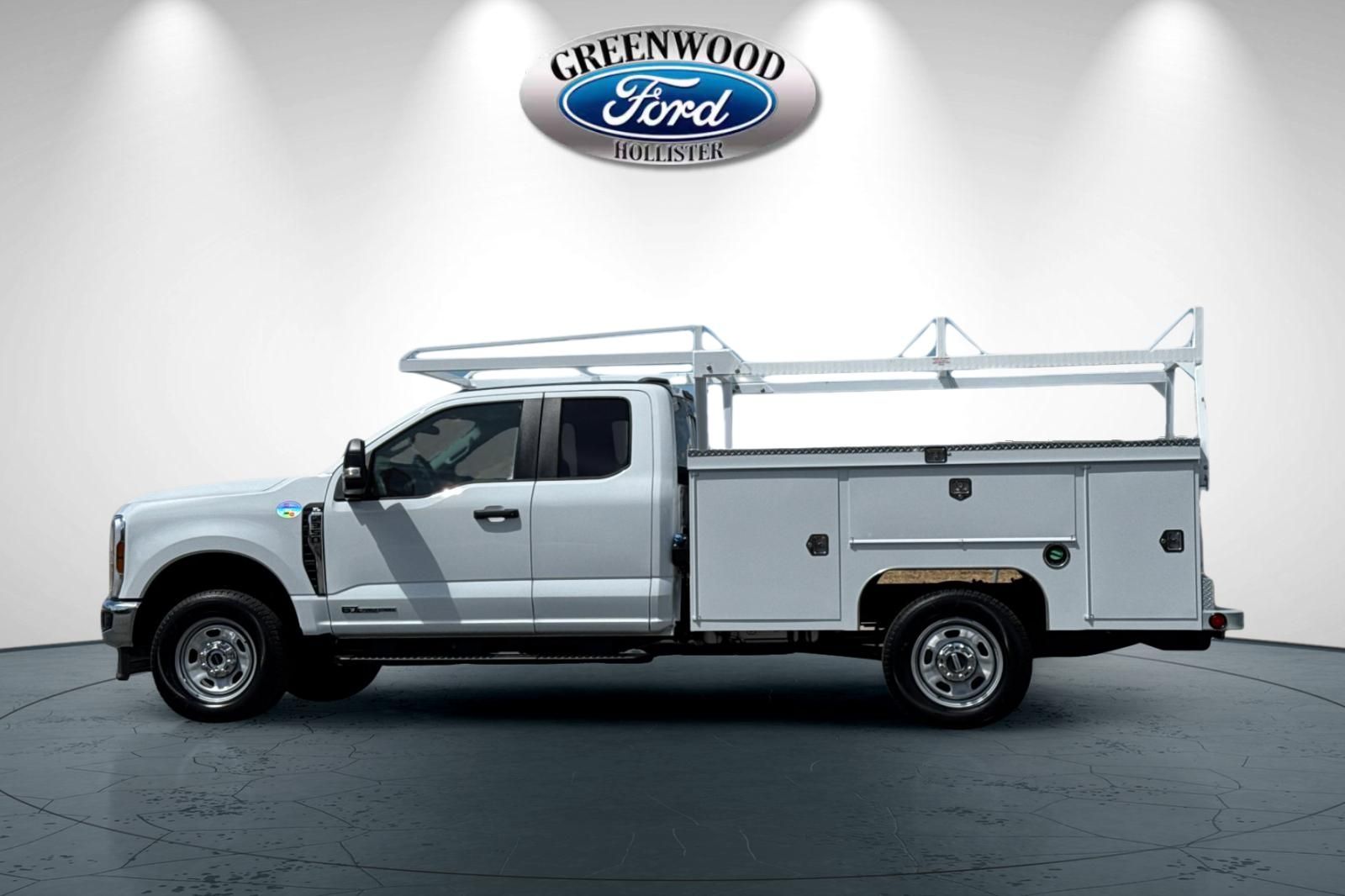 View vehicle photo 6