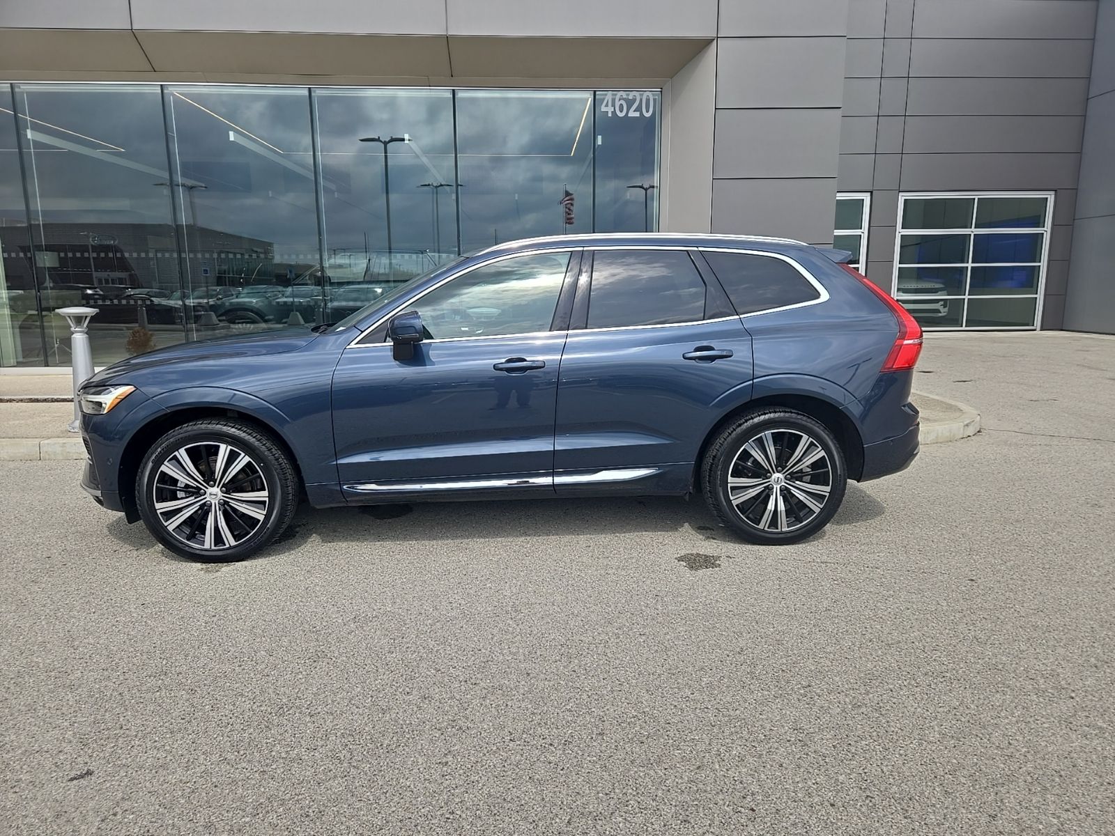 View vehicle photo 5