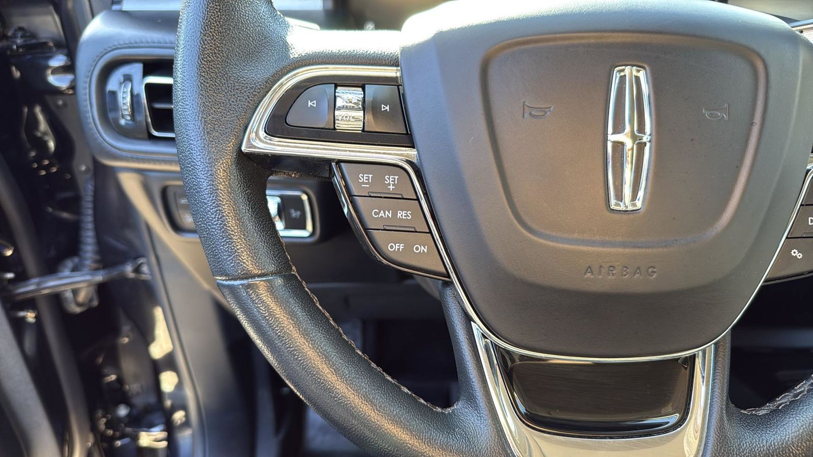 Used Car 2022 Lincoln Nautilus  Standard For Sale Under $35,000 In Austin, Texas