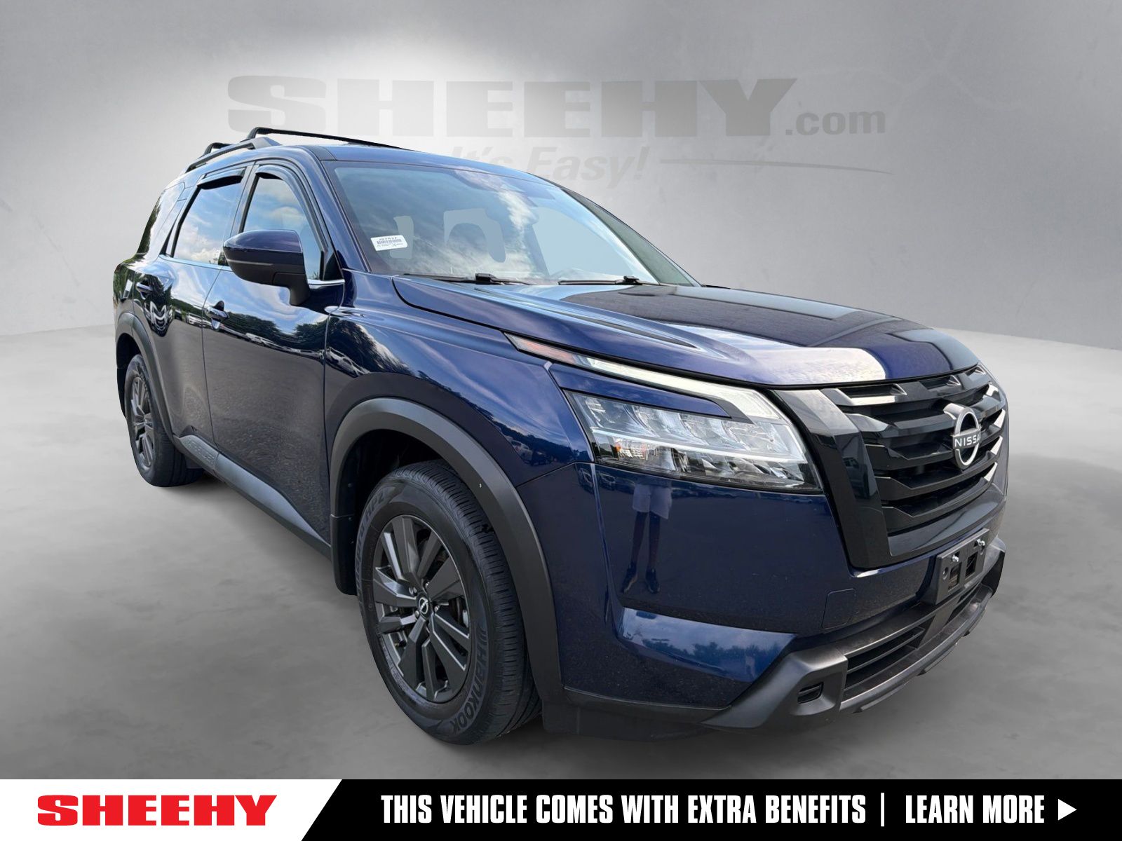 2022 Nissan Pathfinder SV