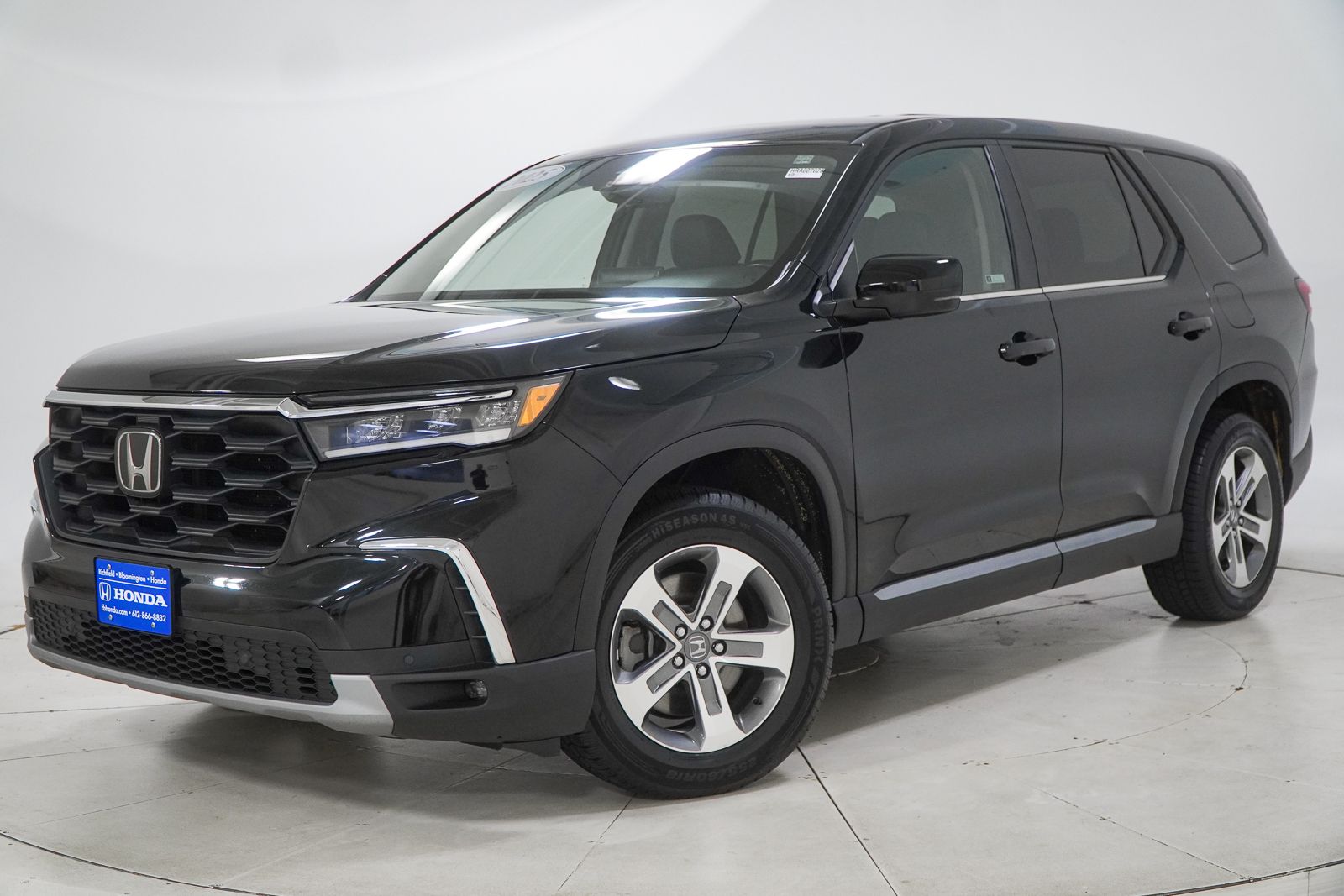 Crystal Black Pearl 2025 Honda Pilot SUV / Crossover All-Wheel Drive Automatic