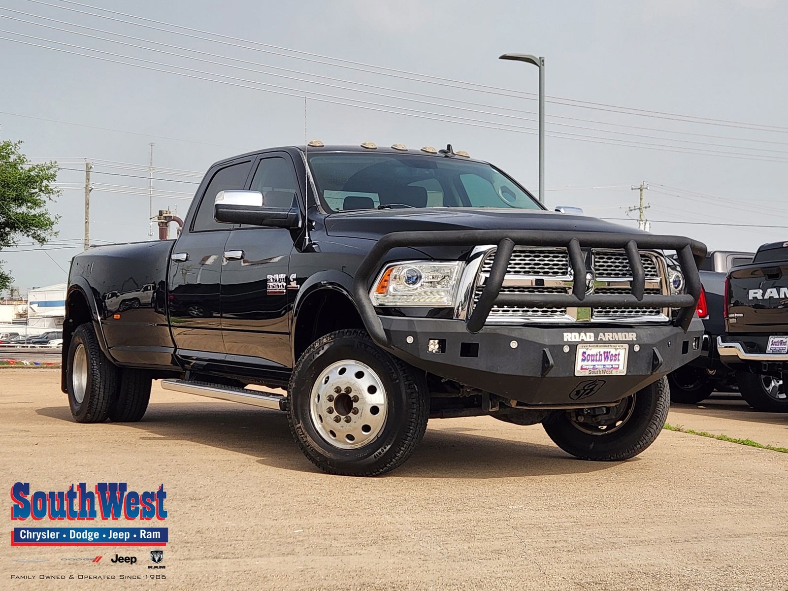 Brilliant Black Crystal Pearlcoat 2017 RAM 3500 Laramie Crew Cab LB DRW 4WD Pickup Truck Four-Wheel Drive 6-Speed Automatic