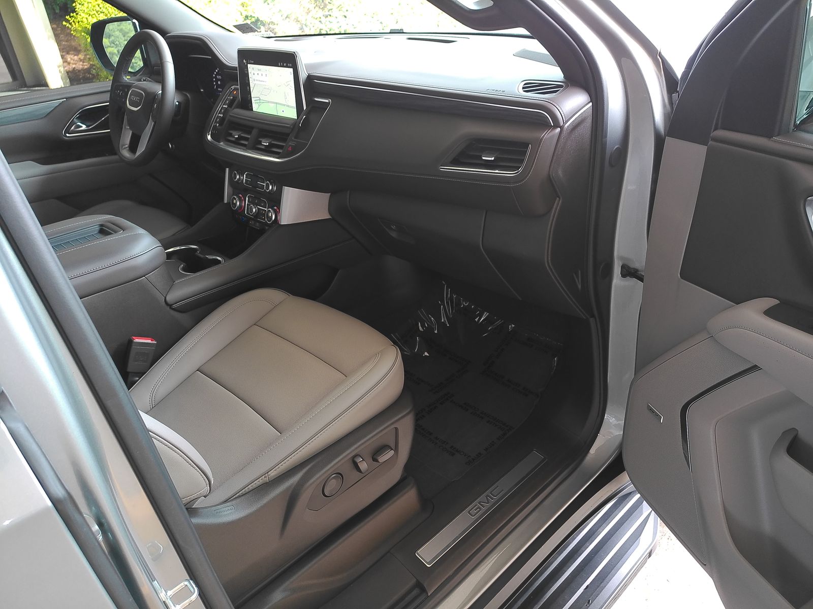 Used 2024 Silver GMC SLT image 24