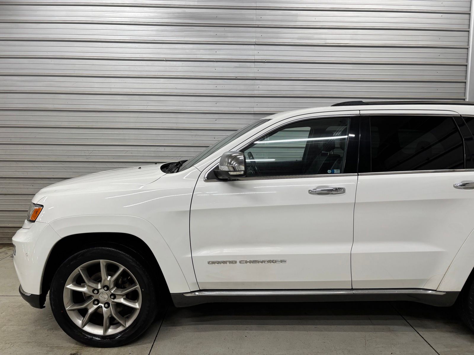 2015 Jeep Grand Cherokee Summit - Image 3