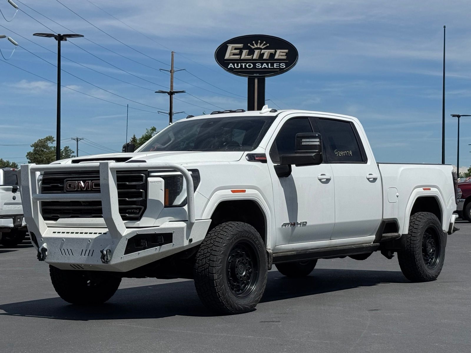 Summit White 2024 GMC Sierra 2500HD Pickup Truck Four-Wheel Drive Automatic