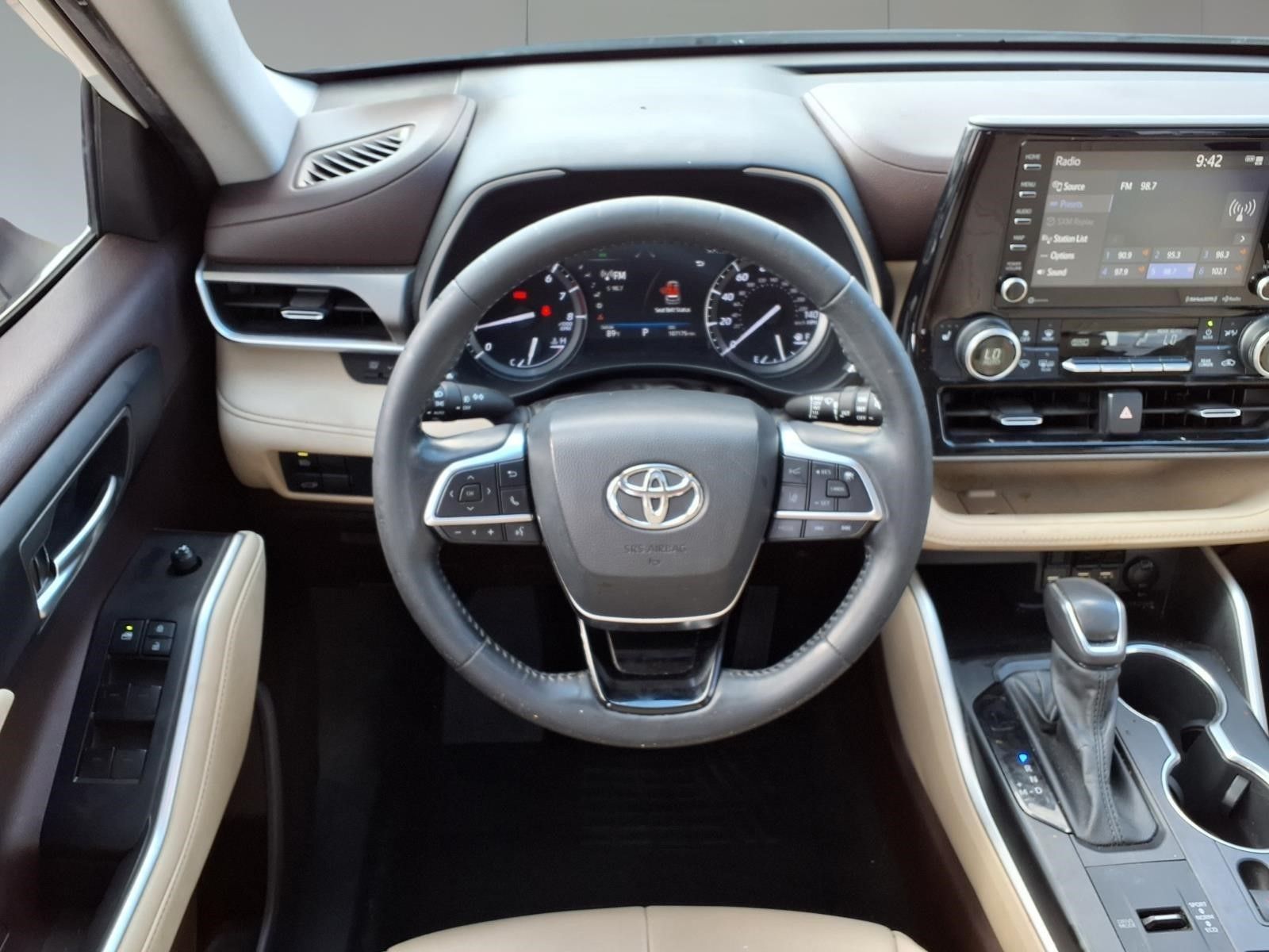2021 Toyota Highlander XLE White at Toyota of Victoria