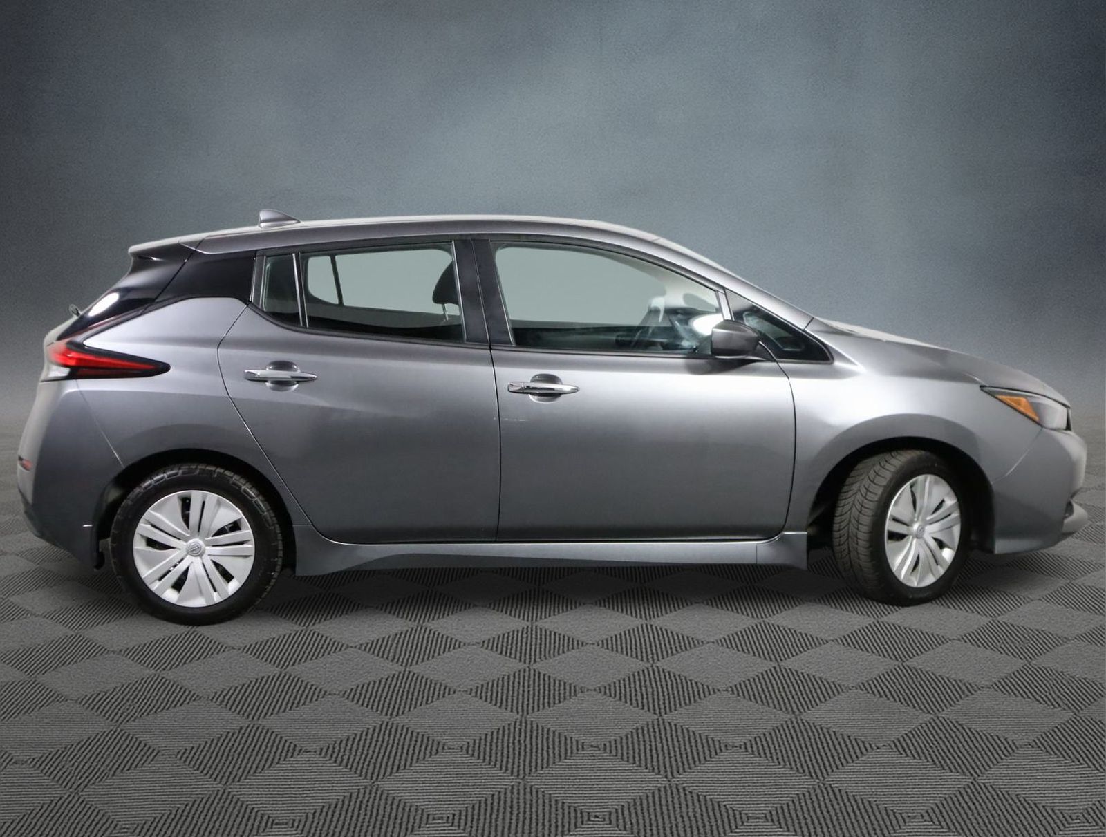 2023 Nissan LEAF S photo