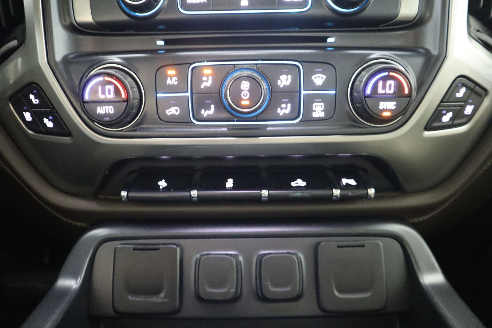 2018 Chevrolet Silverado 1500 LTZ photo