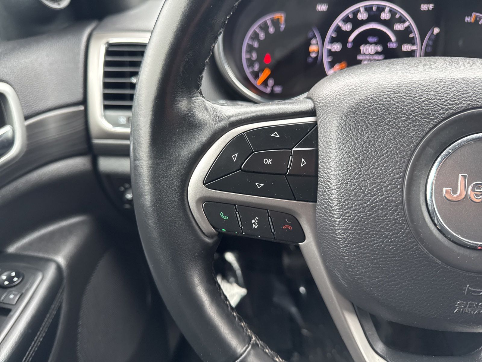 Used 2019 Velvet Red Pearlcoat Jeep Altitude image 33