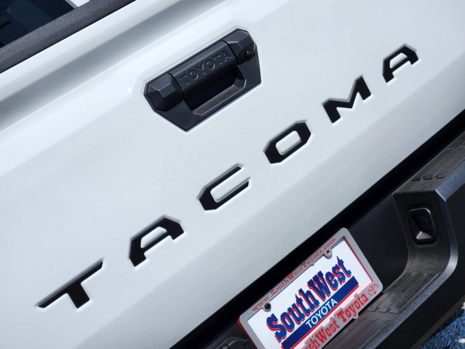 2024 Toyota Tacoma SR5 8