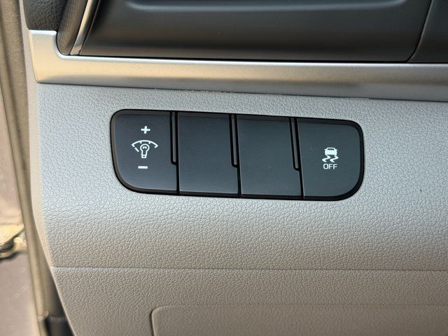 Used 2019 Machine Gray Hyundai SE image 28