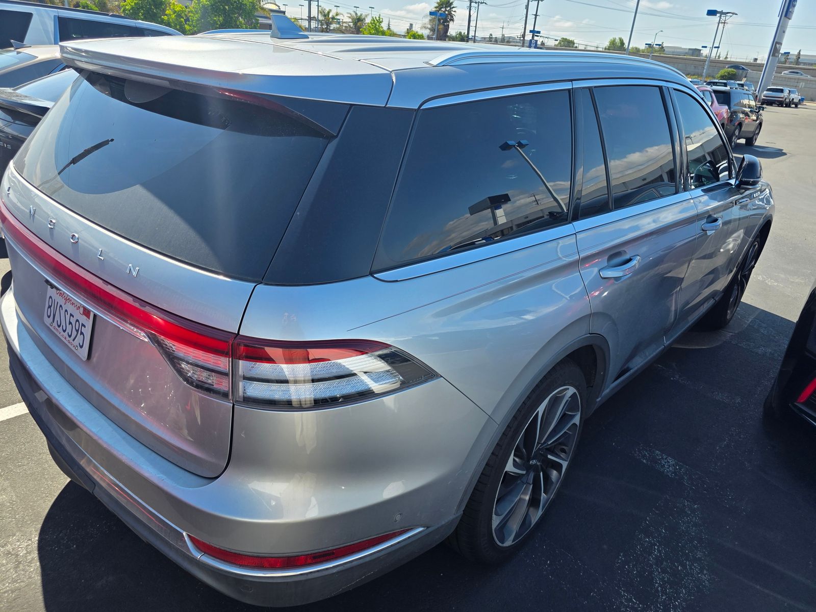 View vehicle photo 4