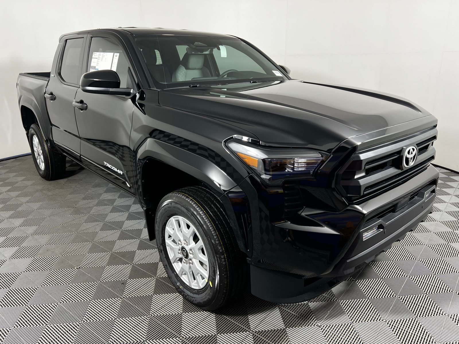 2025 Toyota Tacoma SR5 3