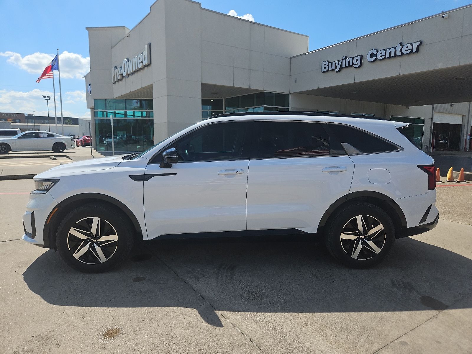 2021 Kia Sorento S White at North Houston Mitsubishi