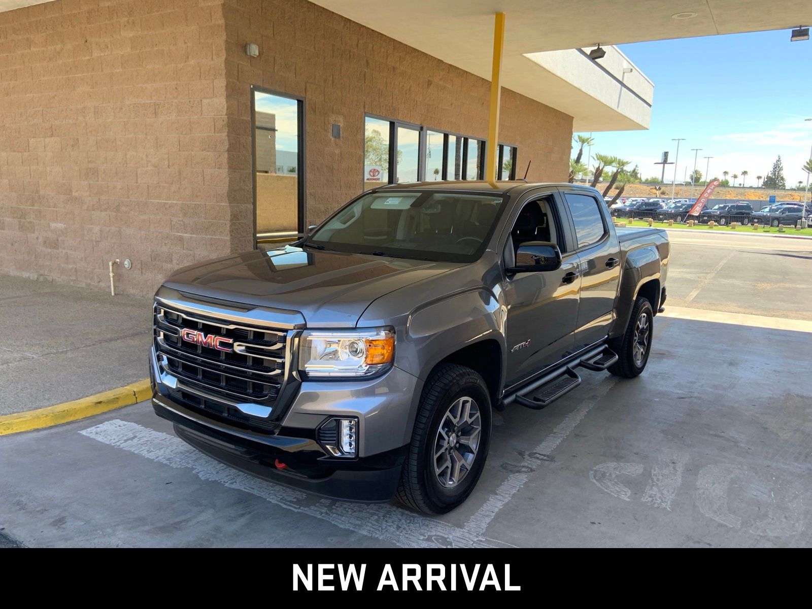 Gray (Steel Metallic) 2022 GMC Canyon Pickup Truck Four-Wheel Drive 8-Speed Automatic