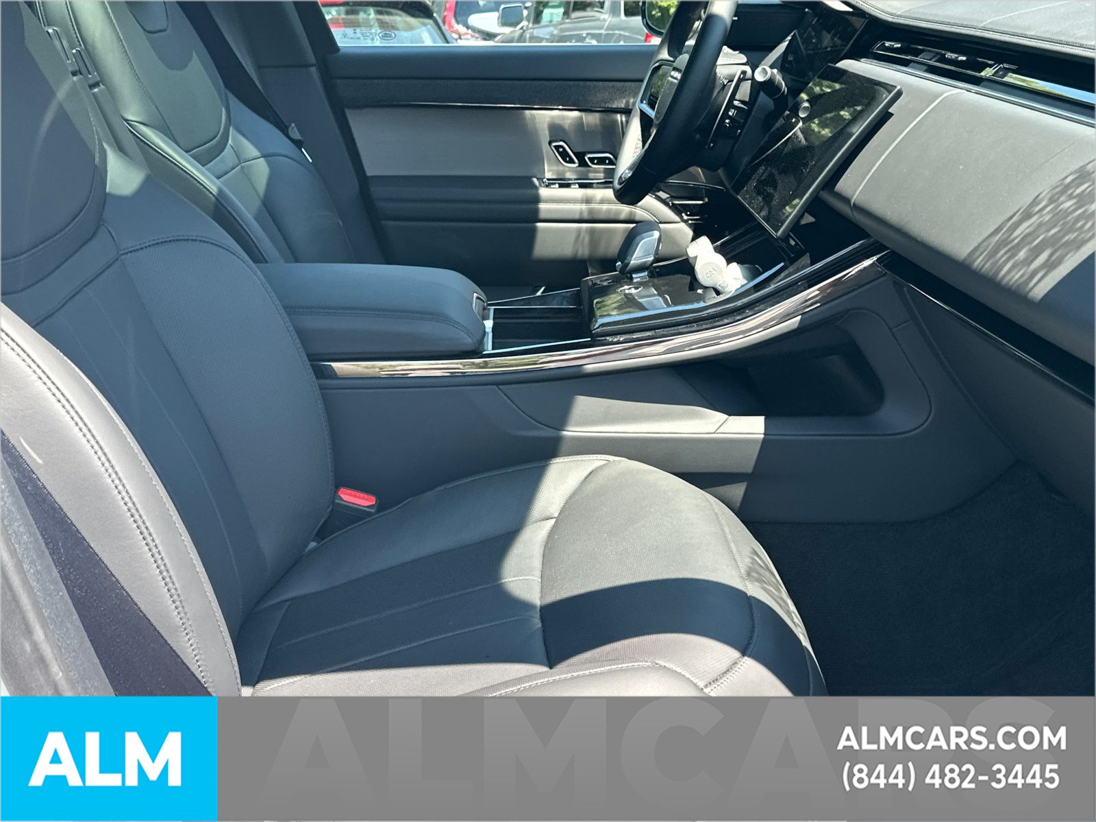 Used 2025 White Land Rover Dynamic SE image 15