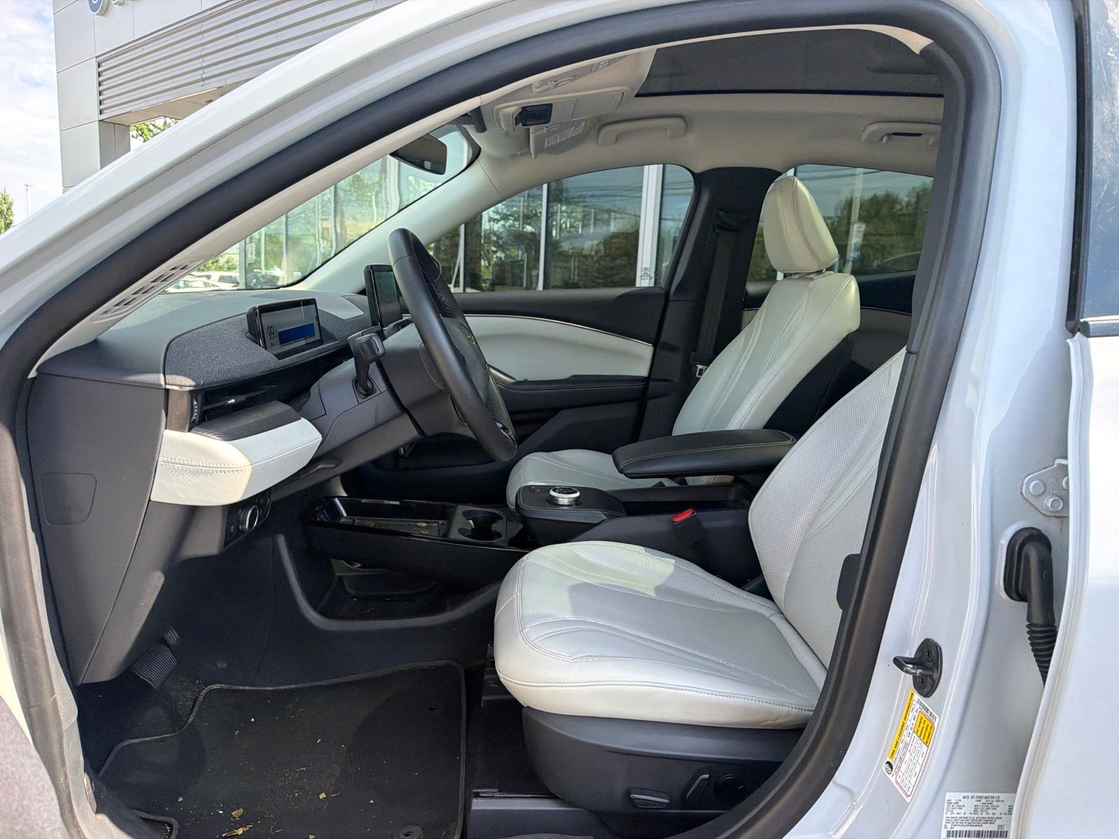 Used 2023 Space White Metallic Ford Premium image 9