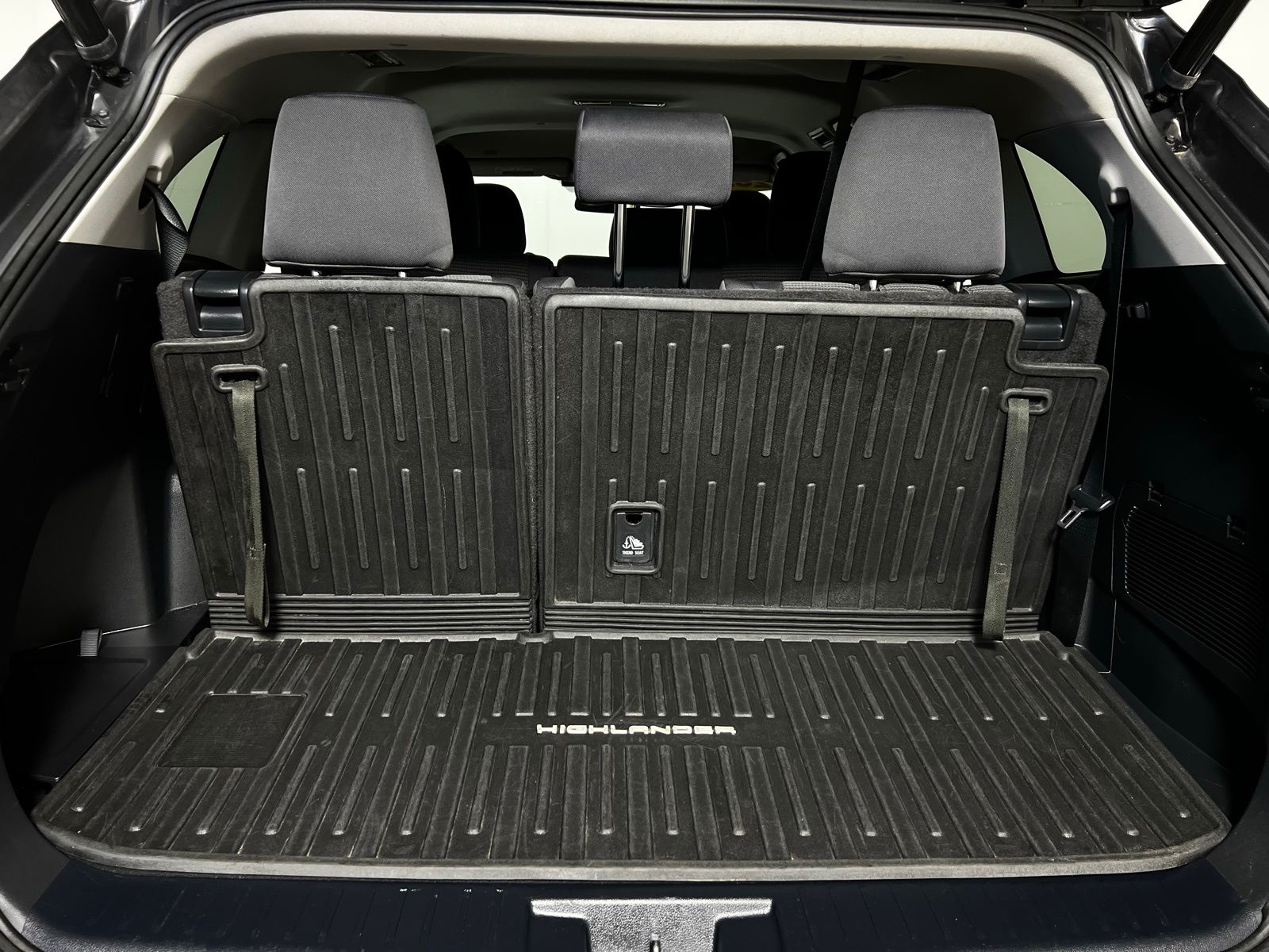 Thumbnail: 2023 Toyota Highlander - 25