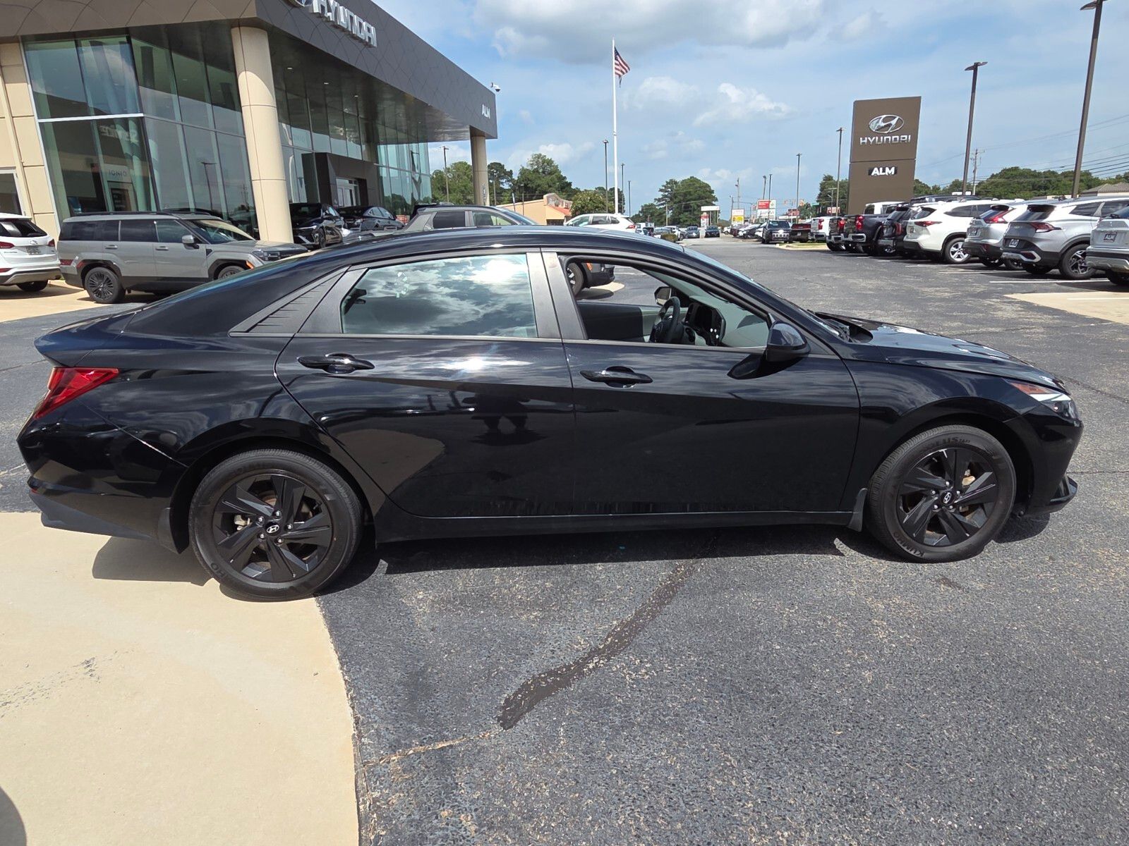 Used 2023 Black Hyundai SEL image 14