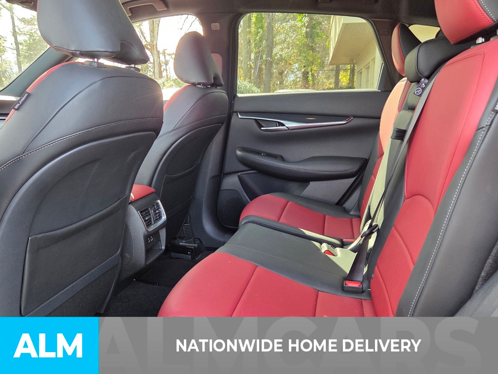 Used 2025 White INFINITI SPORT image 4