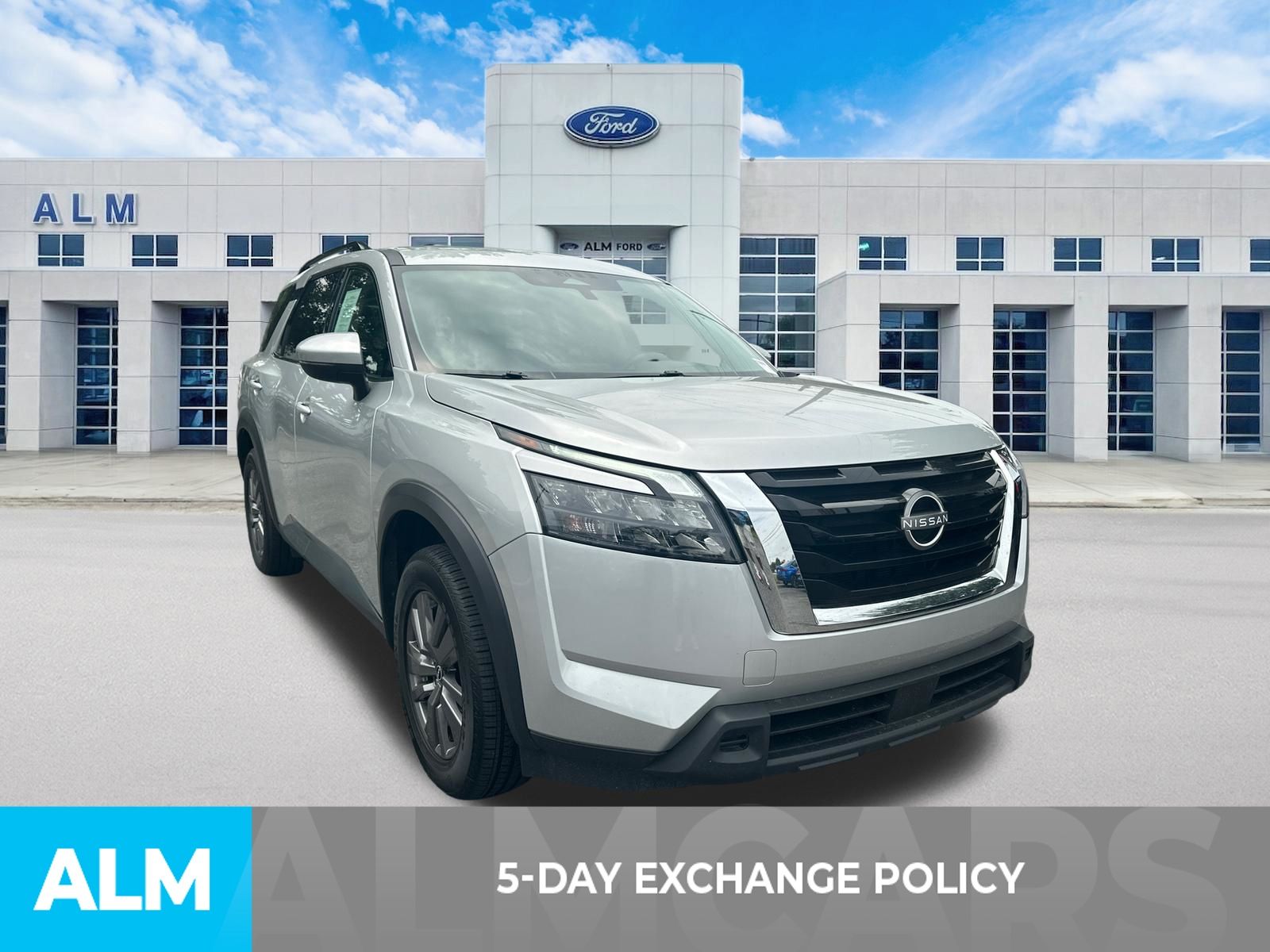 Used 2025 Silver Nissan SV image 3