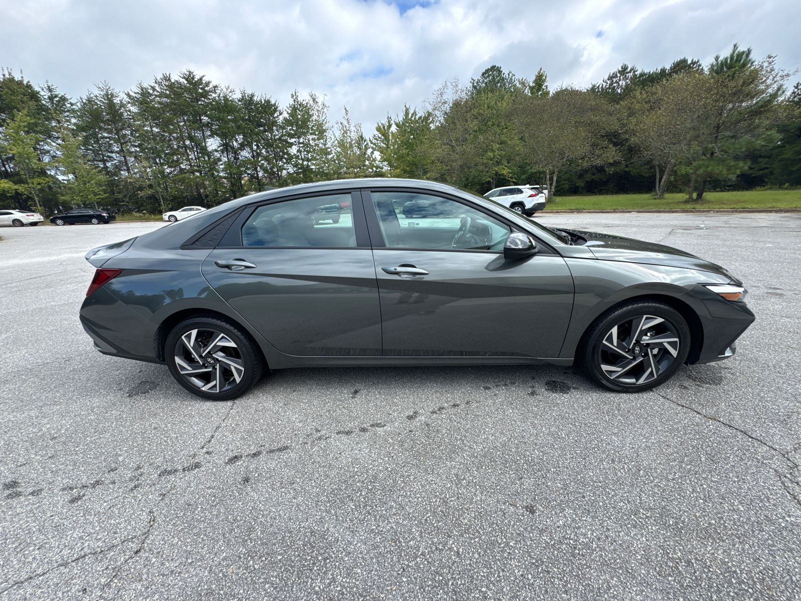 2025 Hyundai Elantra SEL Sport photo 4