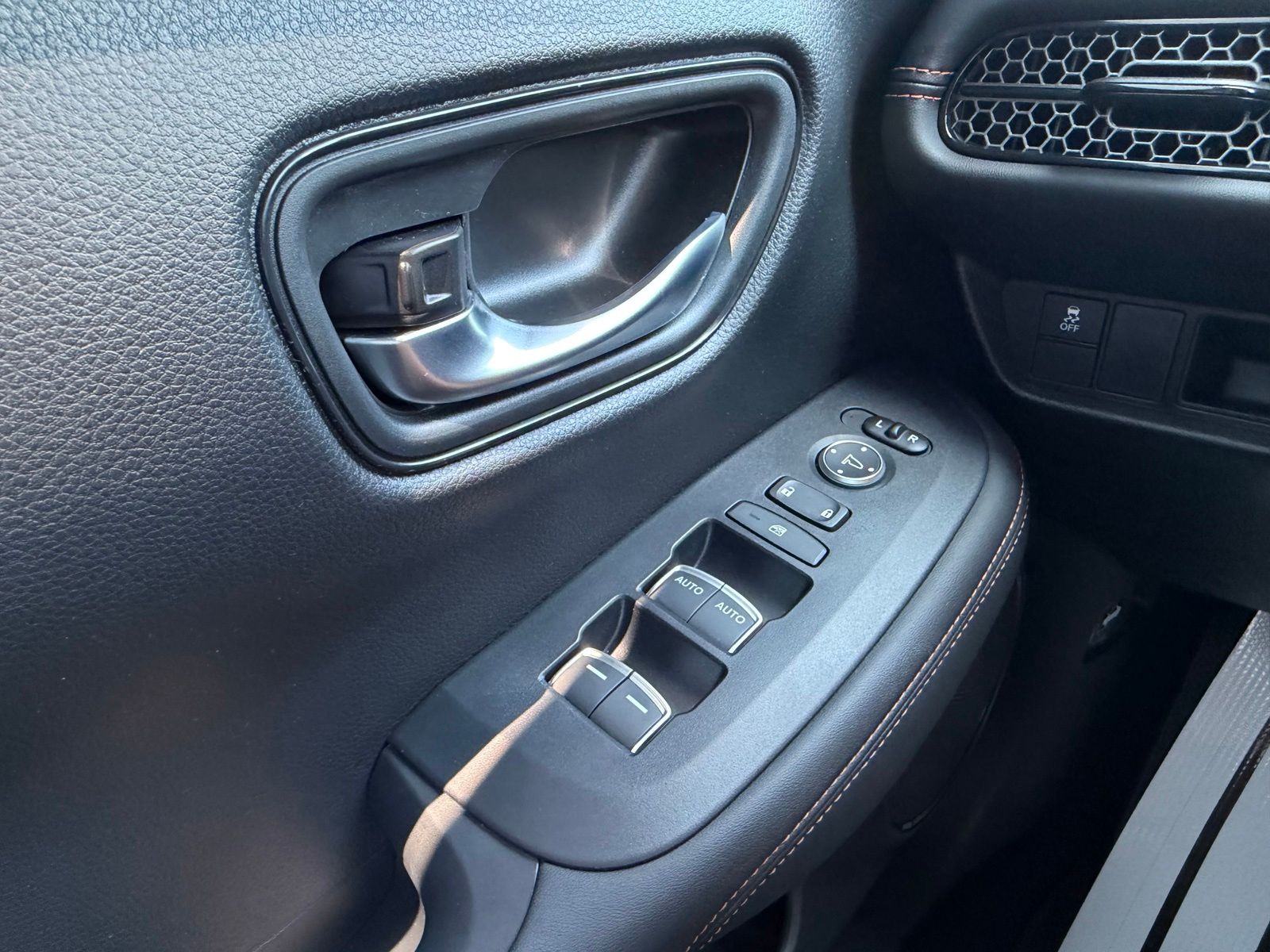 2025 Honda HR-V image 24