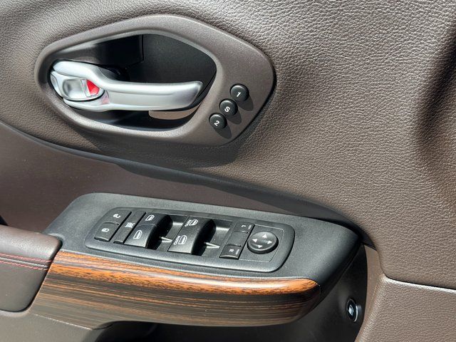 Used 2016 Red Jeep Trailhawk image 22