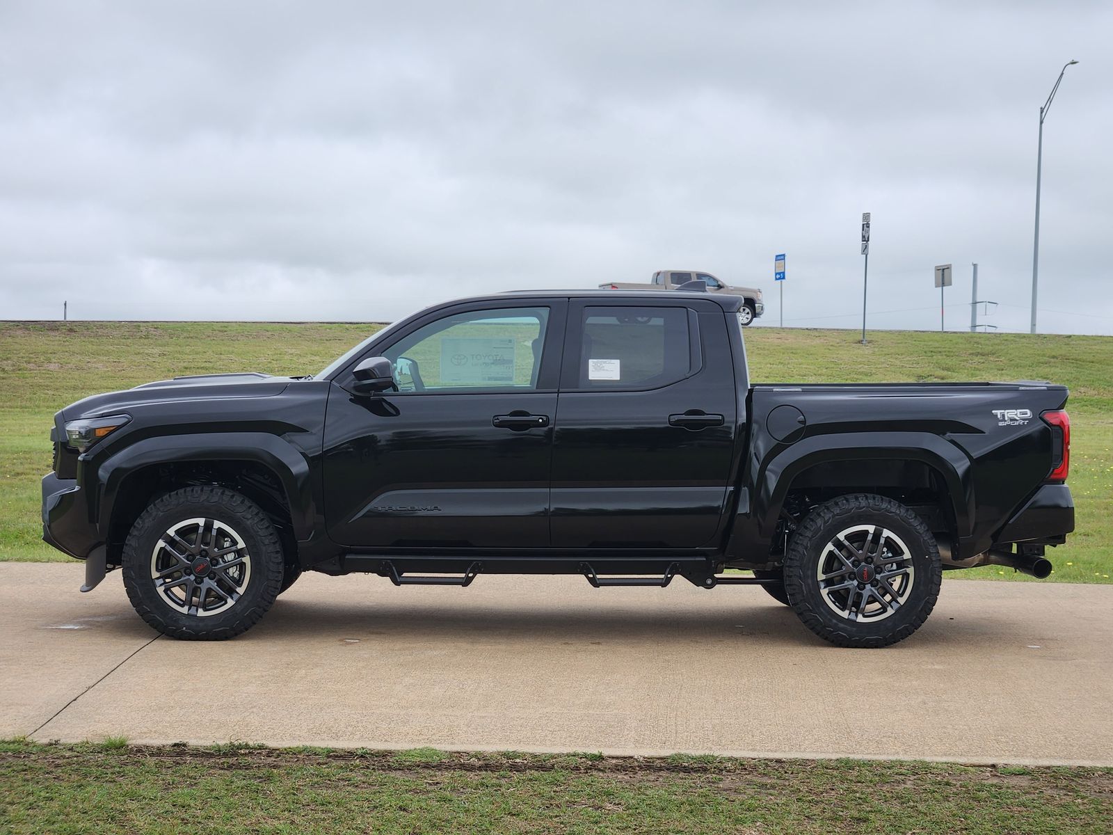 View vehicle photo 3