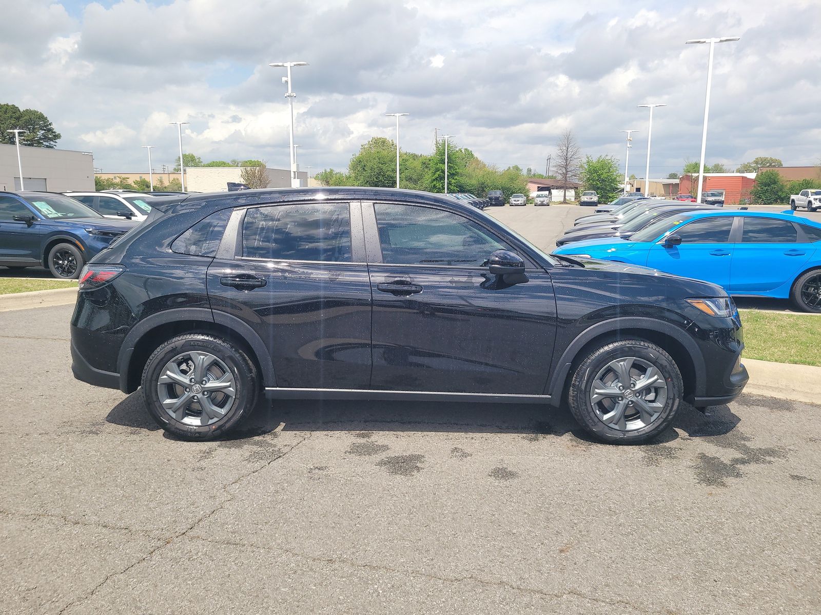 View vehicle photo 2