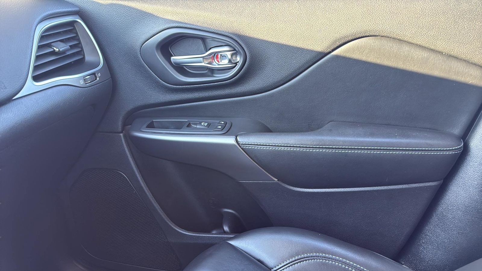 Used Car 2020 Jeep Cherokee  For Sale Under $20,000 In Austin, Texas