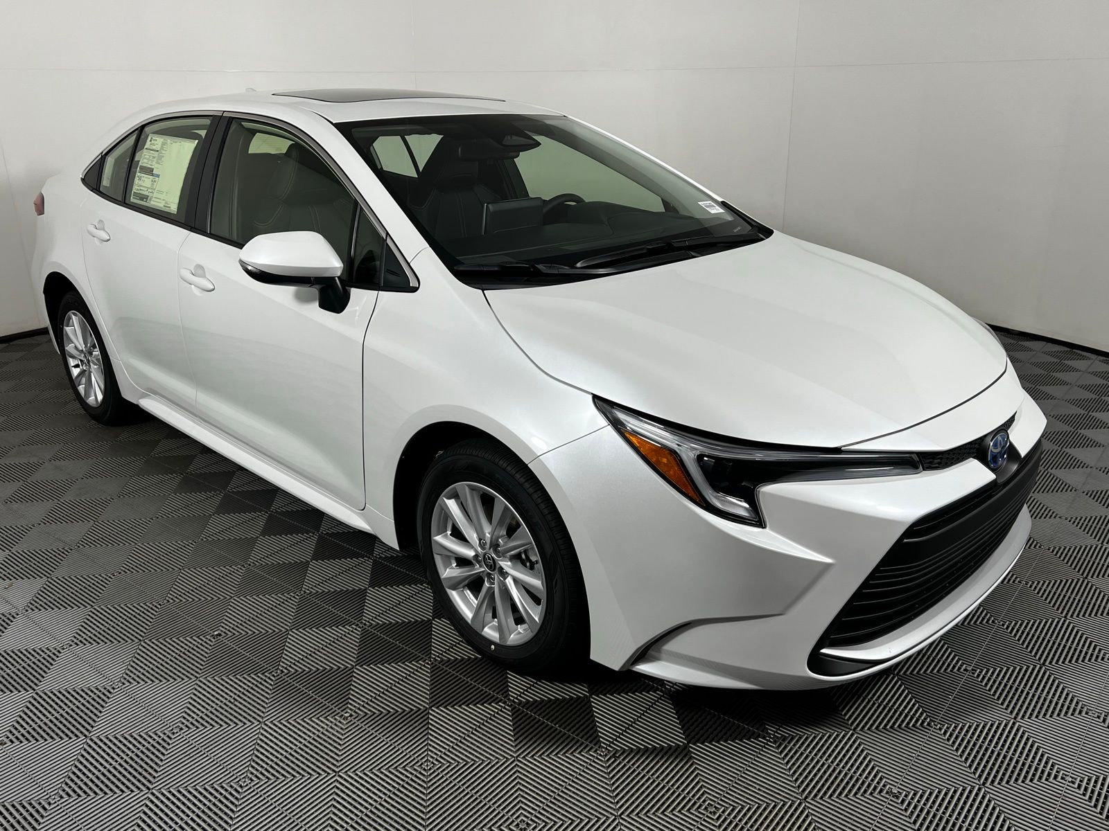 Thumbnail: 2025 Toyota Corolla - 3