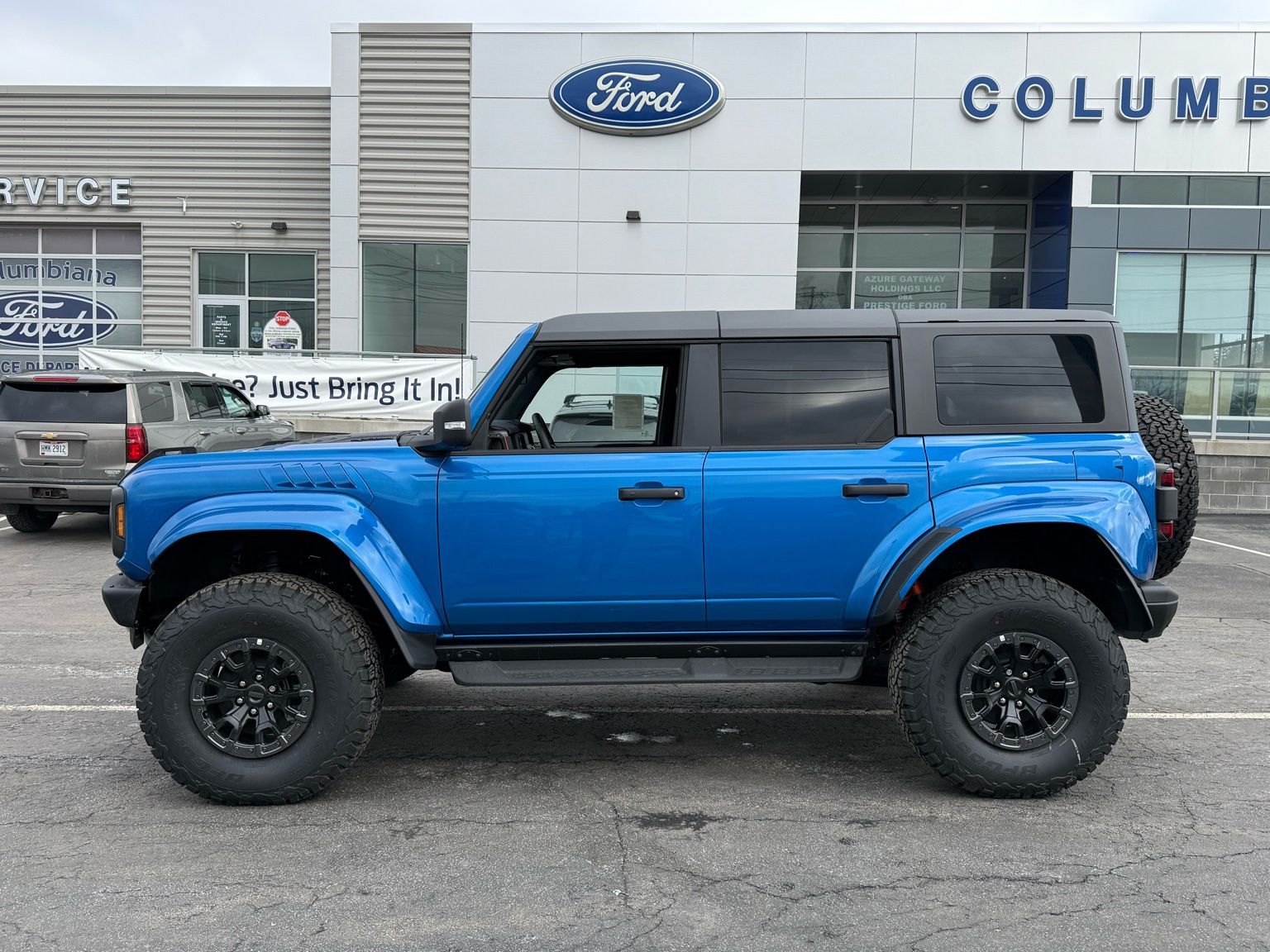 View vehicle photo 3