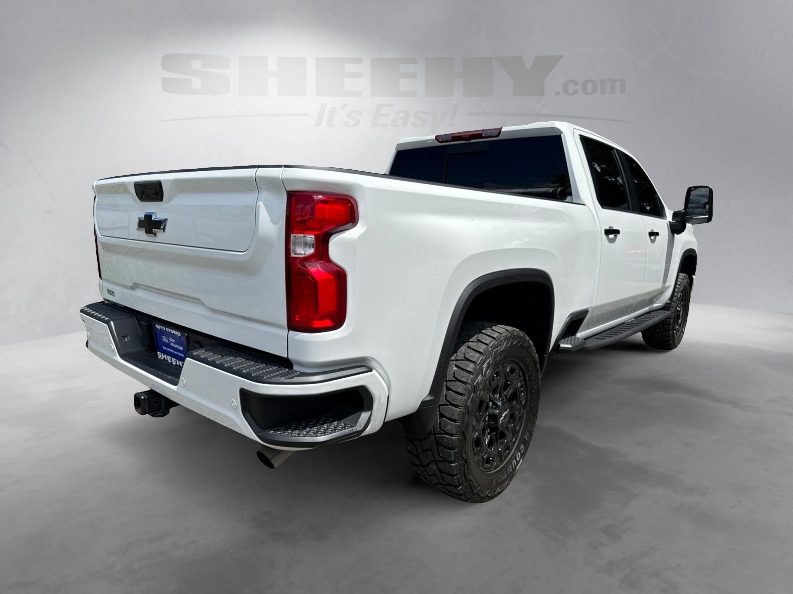 Used 2024 Summit White Chevrolet LT image 11