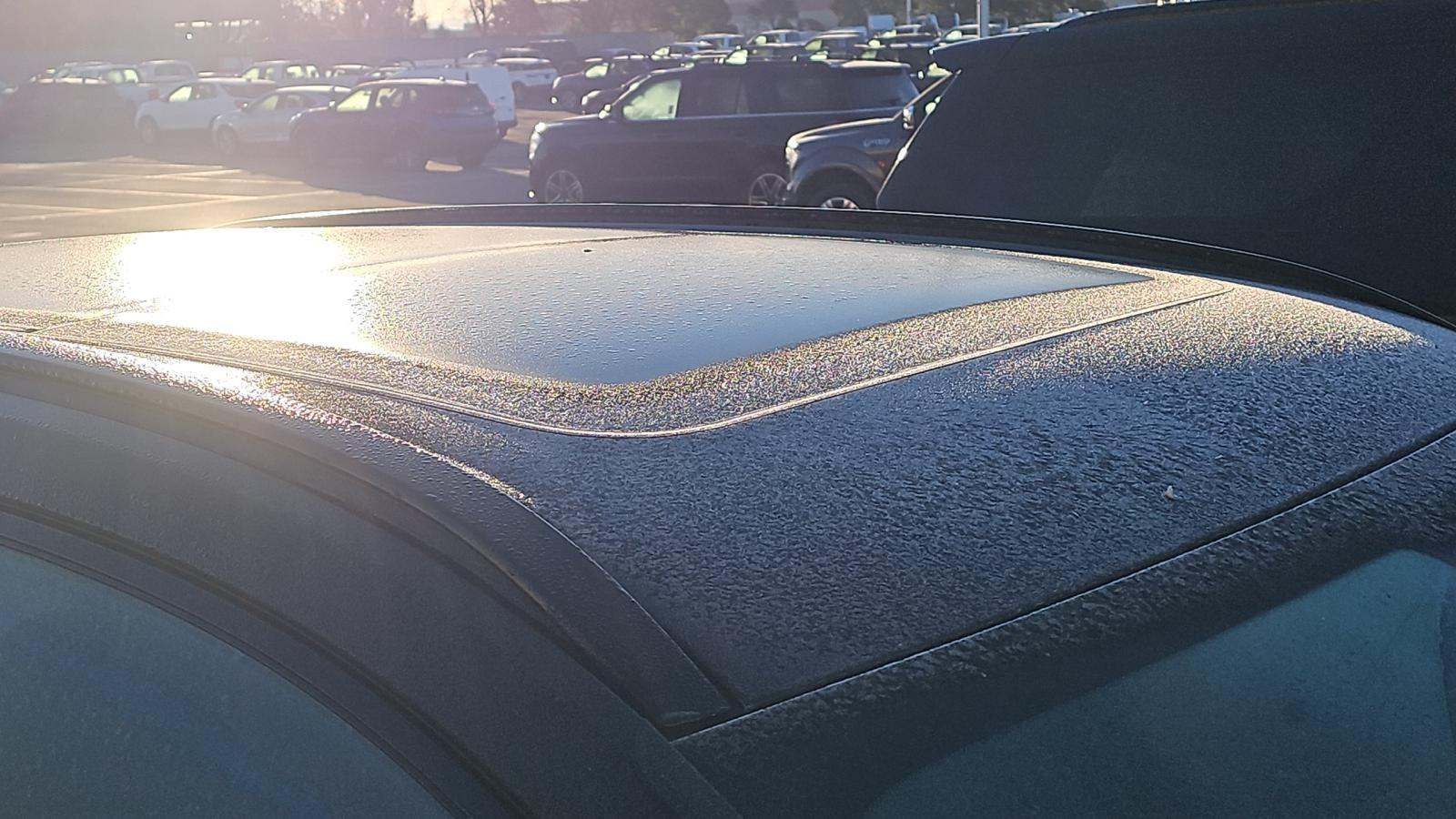 Used 2025  Volvo B5 Plus image 16