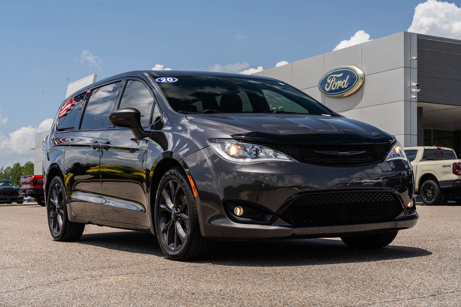 Gray (Granite Crystal Metallic Clearcoat) 2020 Chrysler Pacifica Minivan Front-Wheel Drive 9-Speed Automatic