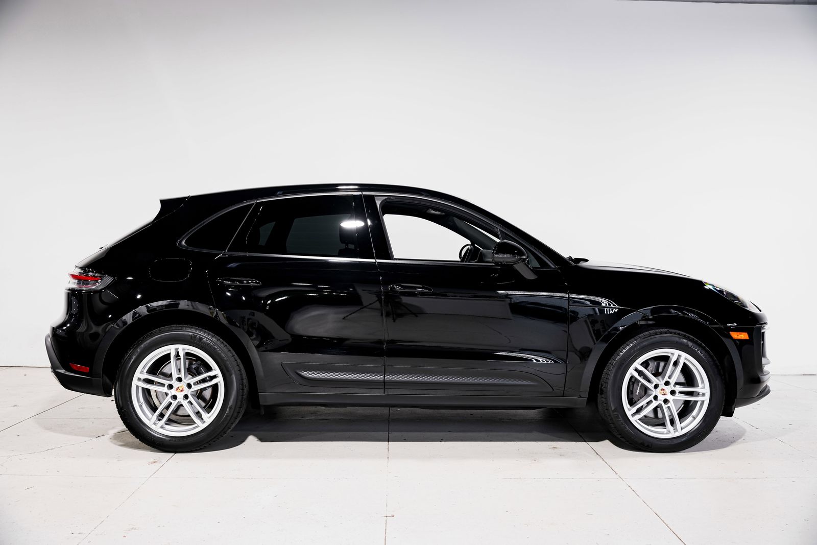 2024 Porsche Macan Base — photo 3