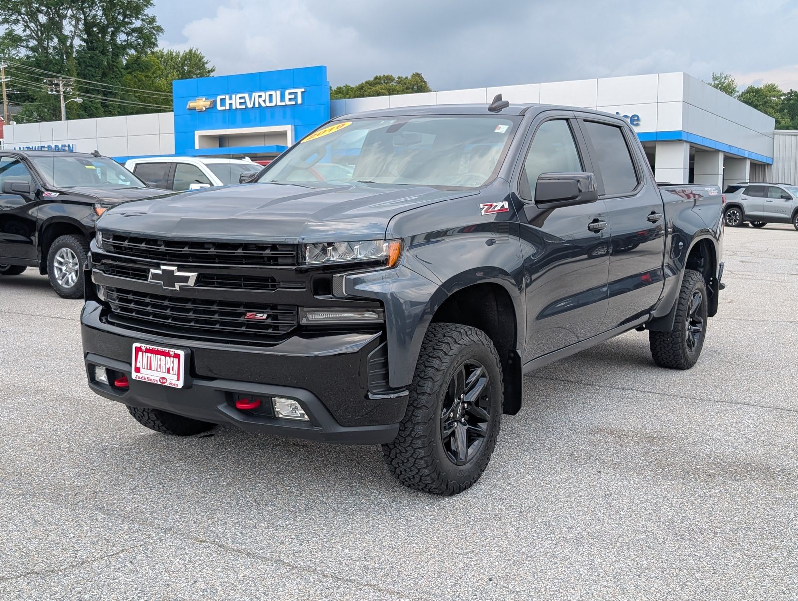 View vehicle photo 7