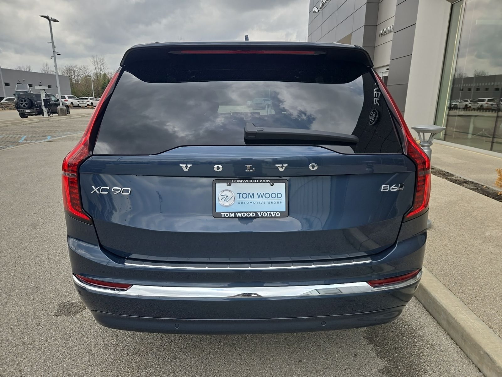 View vehicle photo 4